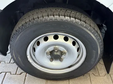 Car image 37
