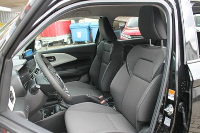 Car image 12