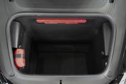 Car image 33