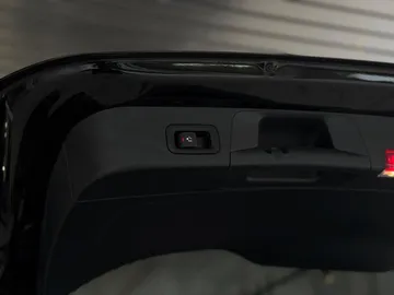Car image 32