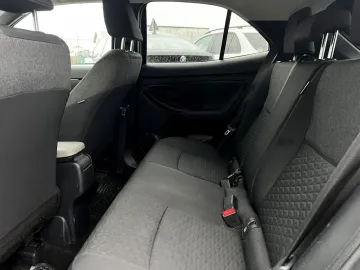 Car image 27