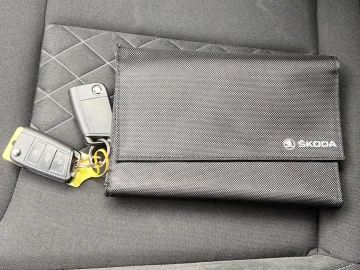Car image 33