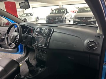 Car image 11