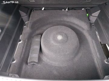 Car image 32