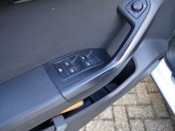 Car image 37