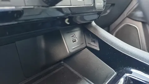 Car image 32