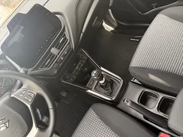 Car image 19