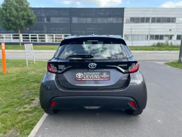 Car image 5