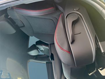 Car image 27