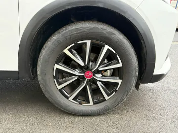 Car image 27