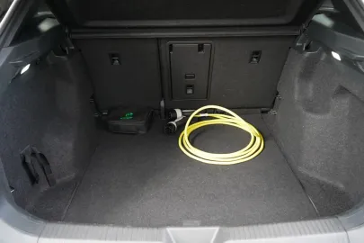 Car image 33