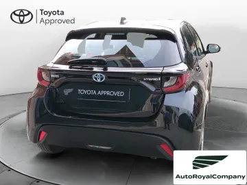Car image 4