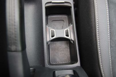 Car image 32