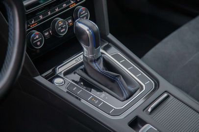 Car image 32