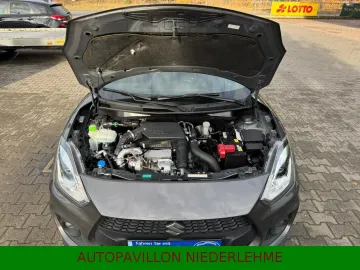 Car image 18
