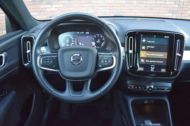 Volvo XC40 T2 Momentum 95 kW image number 4