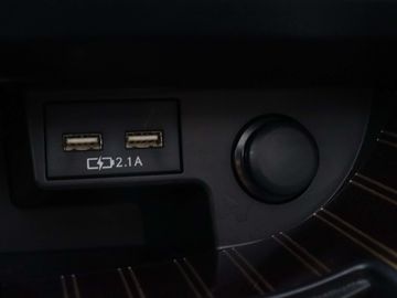 Car image 36