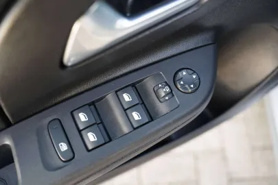 Car image 34