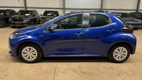 Car image 4