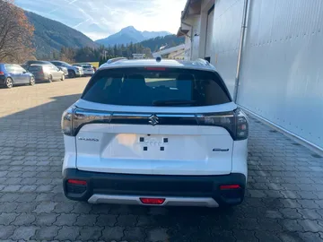 Car image 4