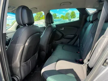Car image 29
