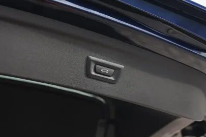 Car image 36