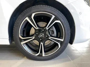 Car image 28