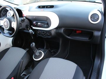 Car image 11