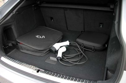 Car image 30