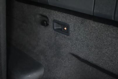 Car image 37