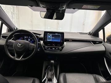 Car image 12