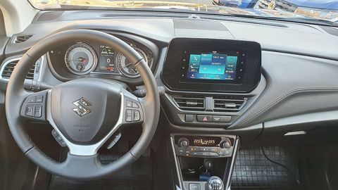 Car image 13