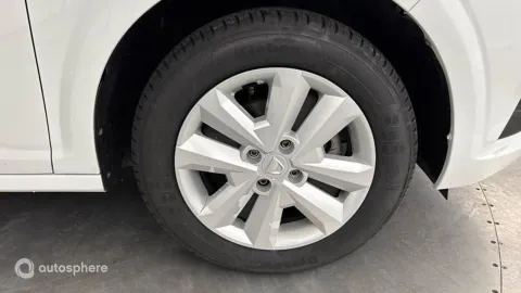 Car image 20