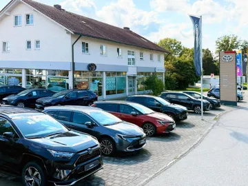 Car image 25