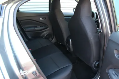 Car image 24