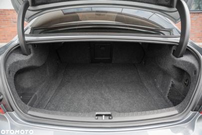 Car image 40