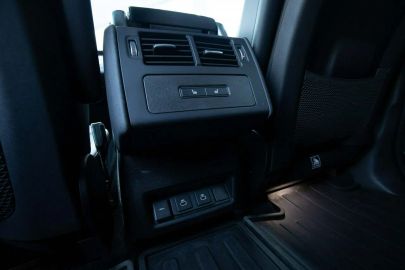 Car image 37