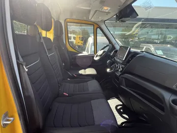 Car image 33