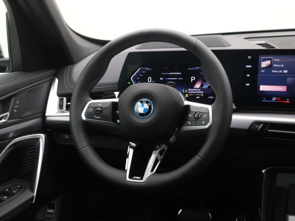 BMW iX1 xDrive30 230 kW image number 4