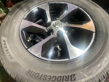 Car image 30