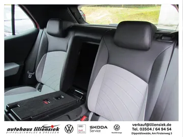 Car image 30