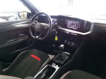 Car image 25