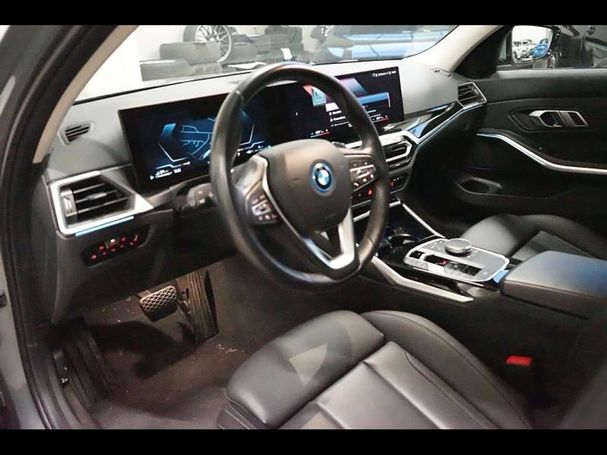 BMW 320 Touring e 150 kW image number 4