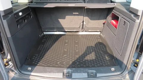Car image 25