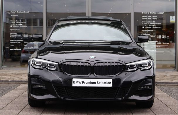 BMW 318i M Sport 115 kW image number 3