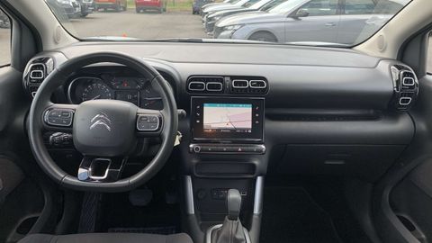 Car image 14