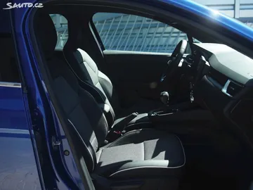 Car image 19
