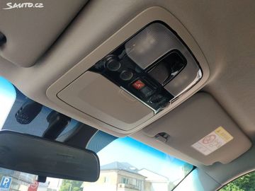 Car image 32