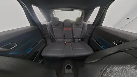 Car image 26