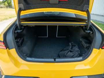 Car image 32